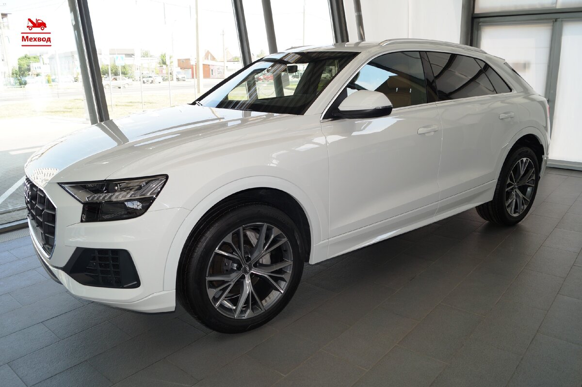 Audi Q8 вид сбоку 