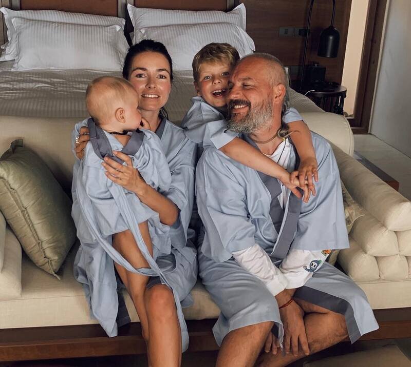 Ирена Понарошку и Александр Лист с детьми / Фото: Instagram