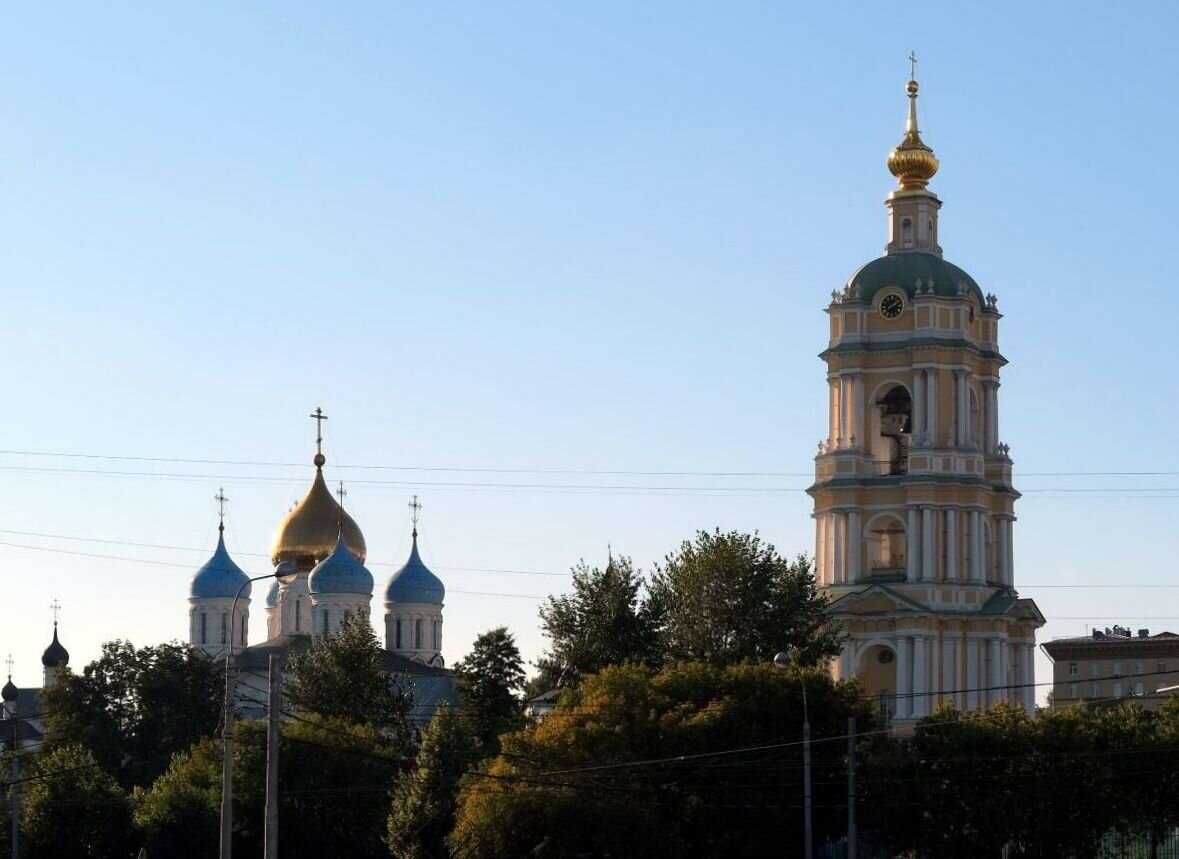 Меня в детстве убеждали непременно всё доедать, пугая волком именно из этой башни. Вроде, он должен был прийти оттуда и забрать меня (лучше бы недоеденное!). 
Экими безбожниками были мои родители и бабушка!  