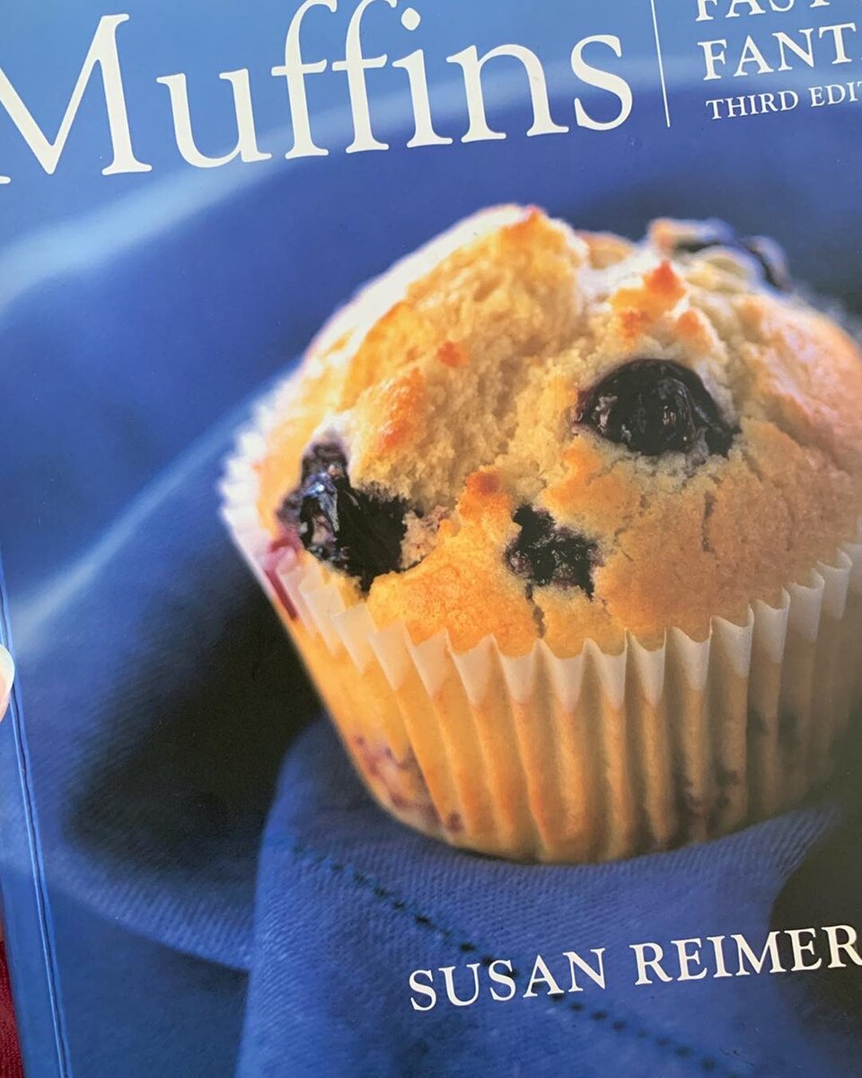 Чудесная книжка, открывшая мне мир волшебных рецептов приготовления маффинов