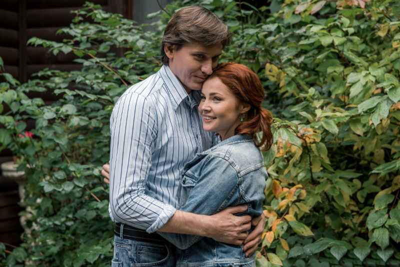 Екатерина Вуличенко и Юрий Батурин в фильме "Женщина с лилиями" 2016 год