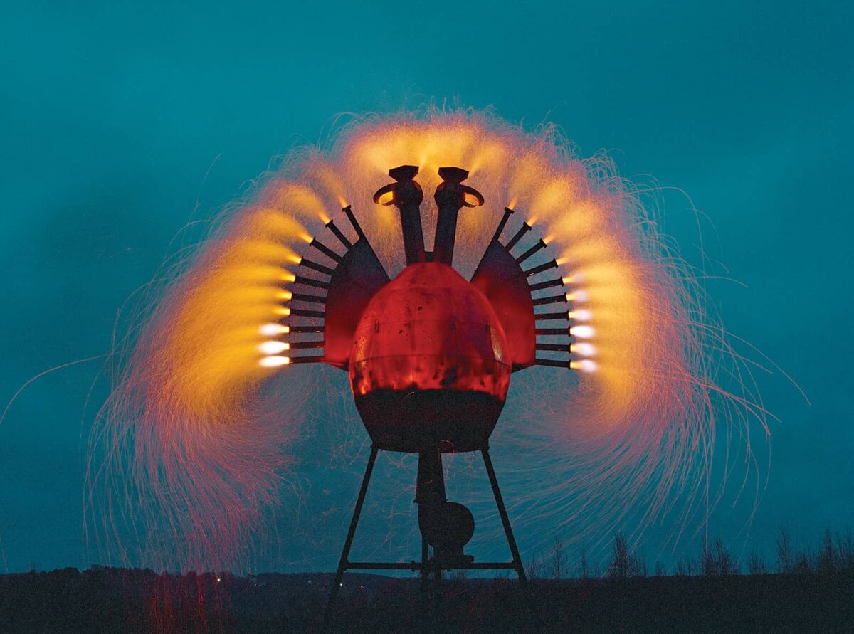 Николай Полисский. Жар-Птица, 2008 Инсталляция в посёлке Никола-Ленивец
Права на изображение: © Николай Полисский