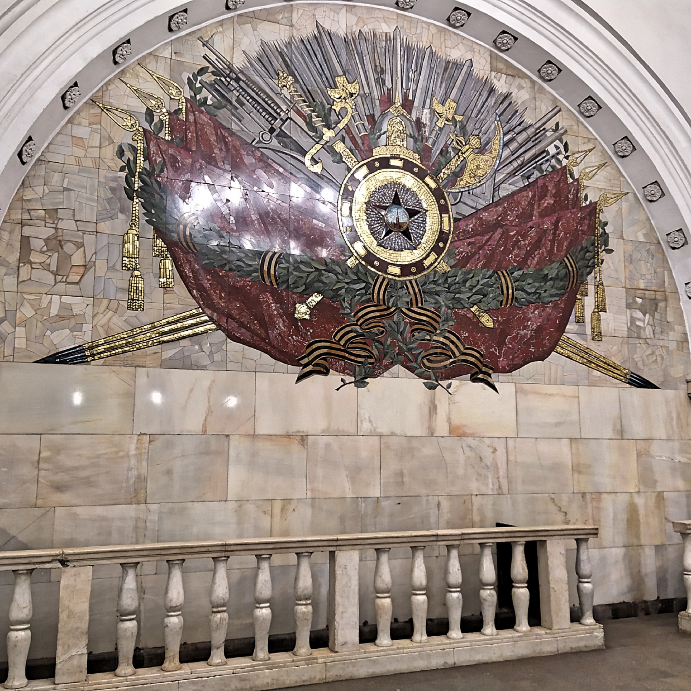 фонтан на станции метро римская