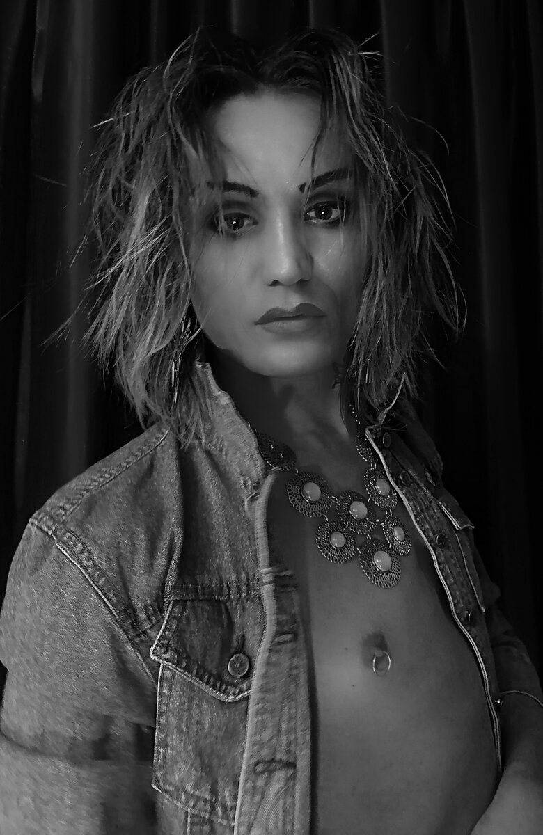 Не идеально идеальная. 