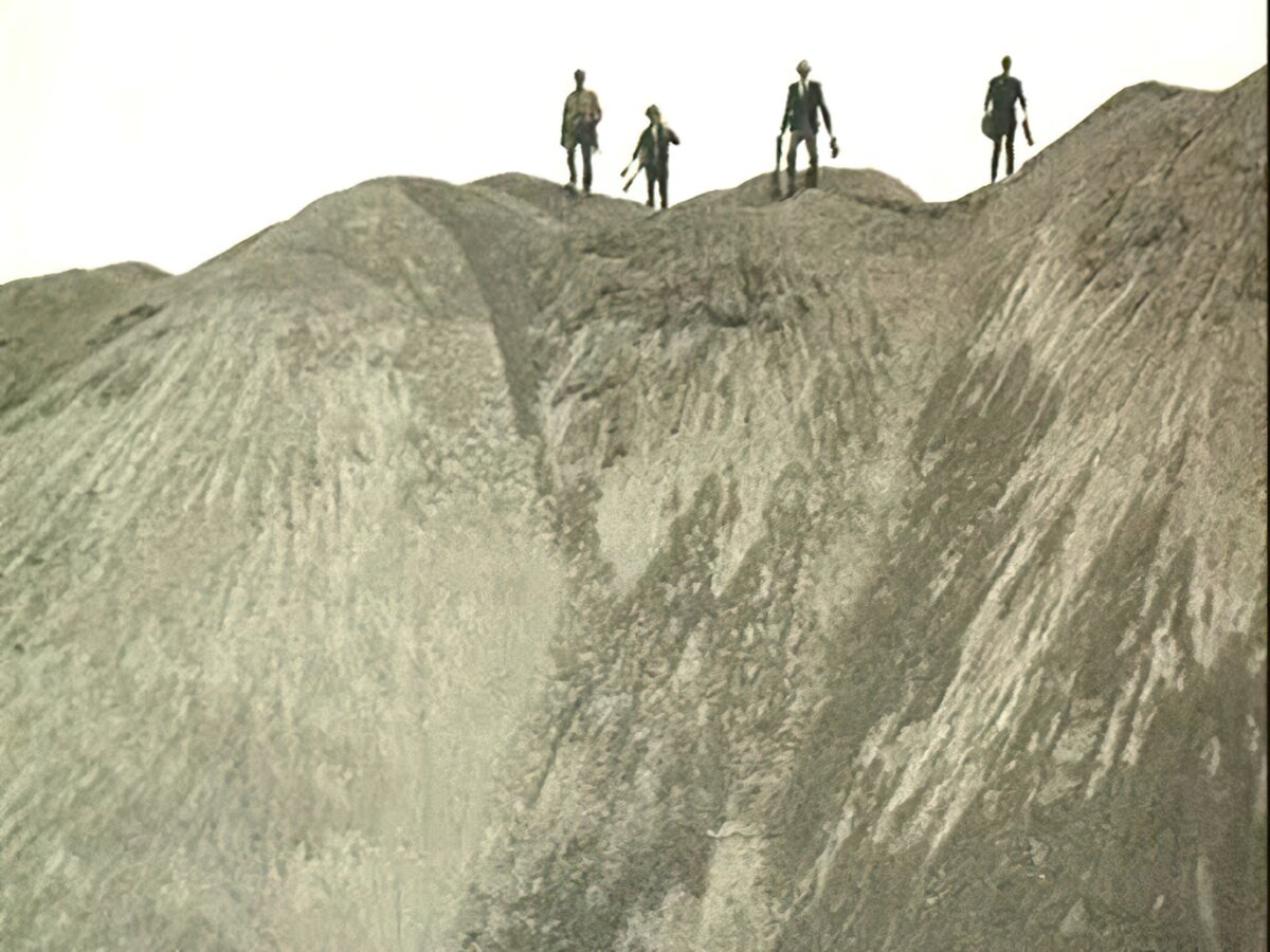 Современные музыканты попадают в Средневековье, чтобы комментировать разворачивающиеся события (Источник фото - скриншот)