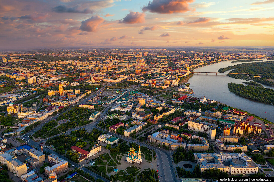 Омск — один из крупнейших городов России и второй по численности в Сибири после Новосибирска.