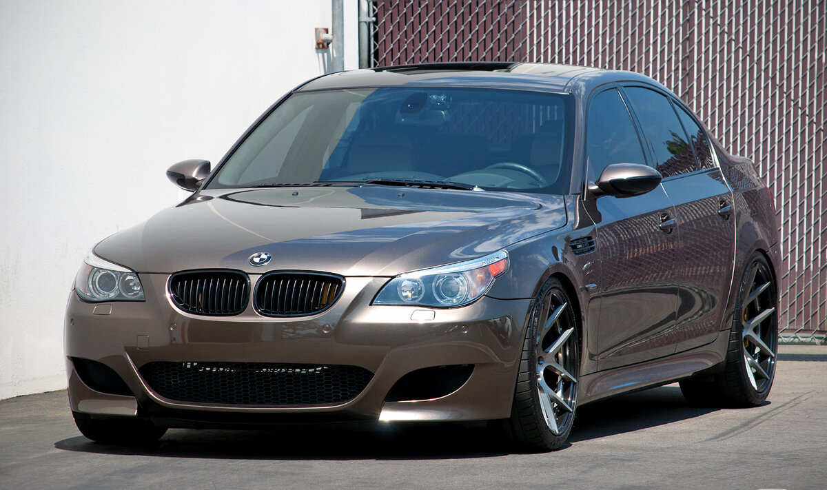 Заводская версия BMW M5 E60.