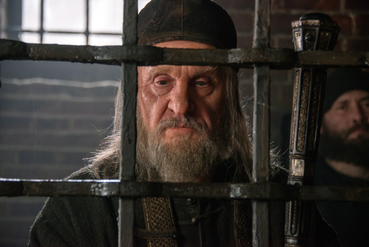 кадр из сериала "Грозный"