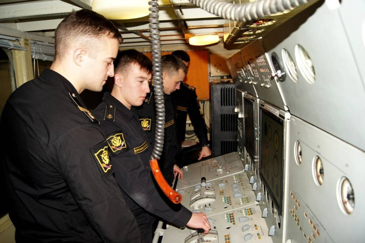 Служил на подводной лодке. День связиста и специалиста радиотехнических служб ВМФ РФ. 7 Мая день связиста и специалиста радиотехнической службы ВМФ России. Связиста и специалиста РТС ВМФ России. День специалиста радиотехнической службы ВМФ России