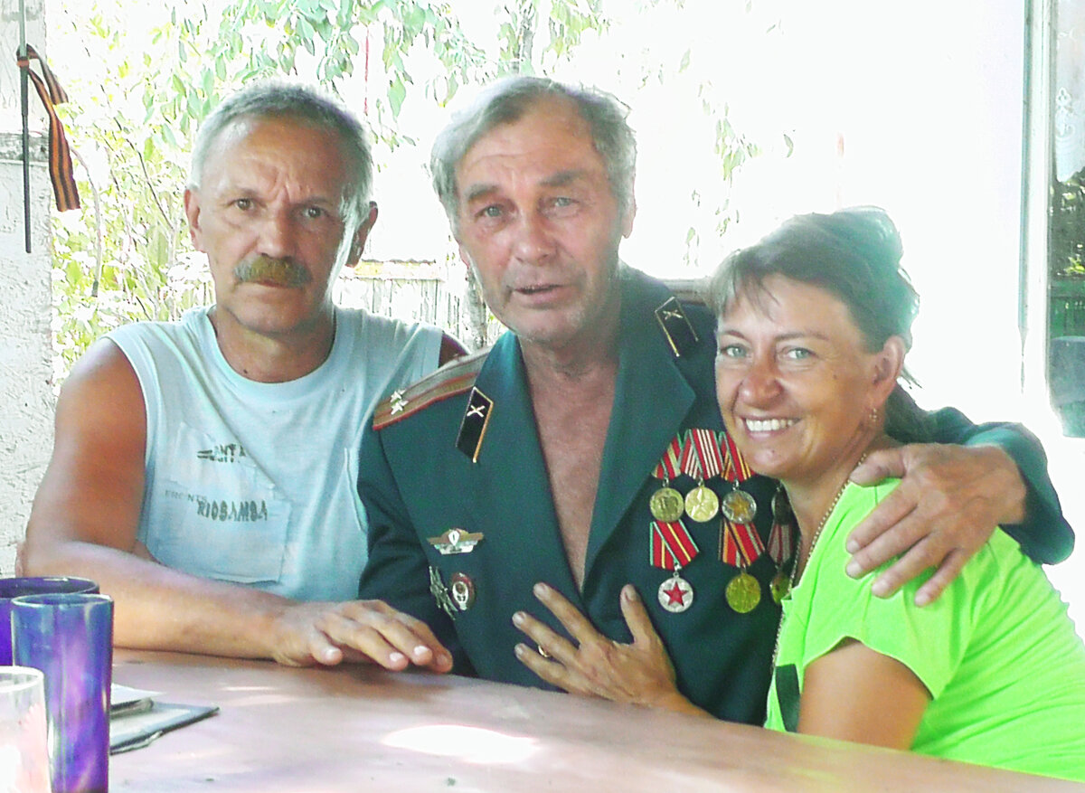 В центре подполковник Валерий.