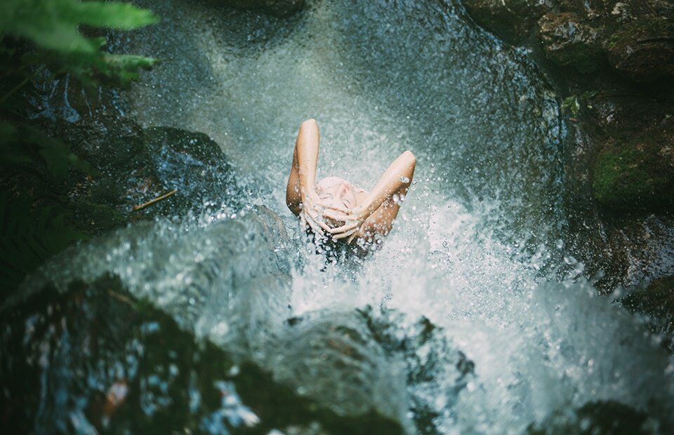 А ледяной душ где-нибудь на острове был бы ещё приятнее