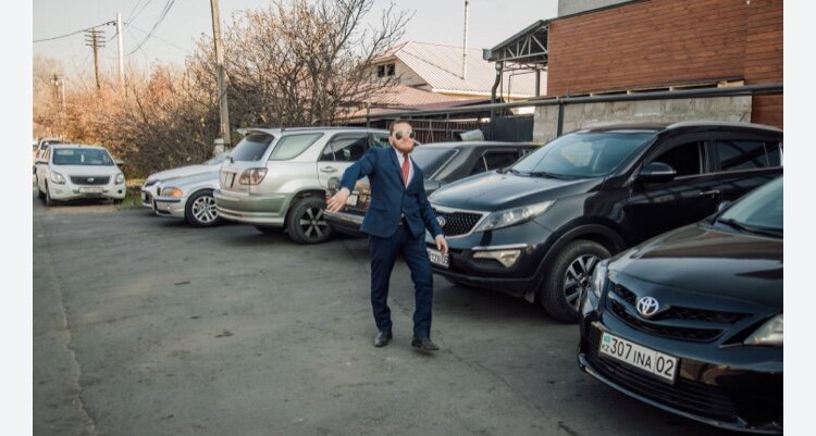 Казахский Конор Макгрегор работает парковщиком в Алматы