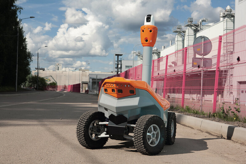 Бортовые аккумуляторы обеспечивают возможность до 20 часов автономной работы при температурах от -25 до +40 °С.