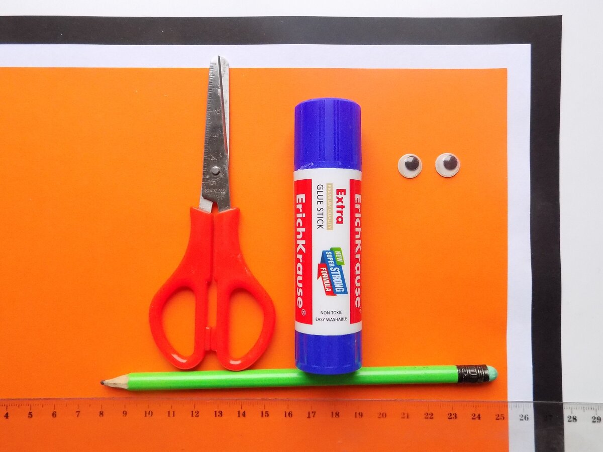 Как сделать забавного пингвина из цветной бумаги