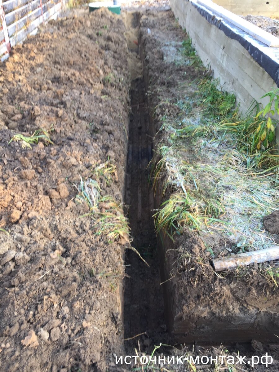 Отсыпку траншей песком слоем не менее 10 см.