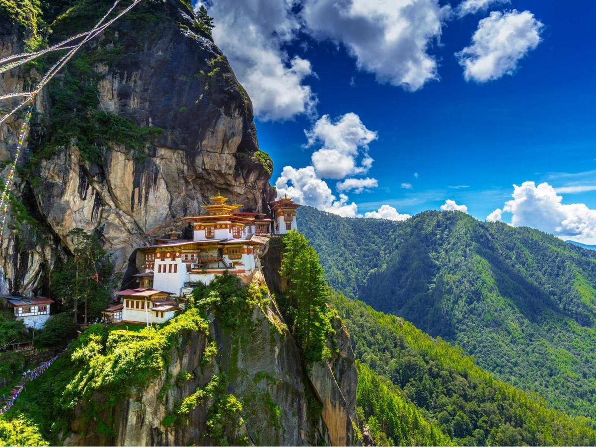 Asia touring. Монастырь Такцанг-лакханг. Такцанг-лакханг бутан. Королевство бутан (Bhutan). Бутан Гималаи.