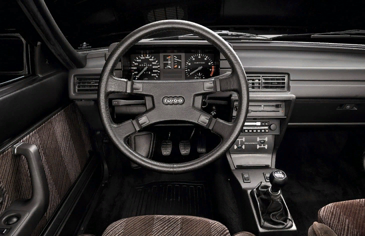 ИНТЕРЬЕР  Audi Quattro