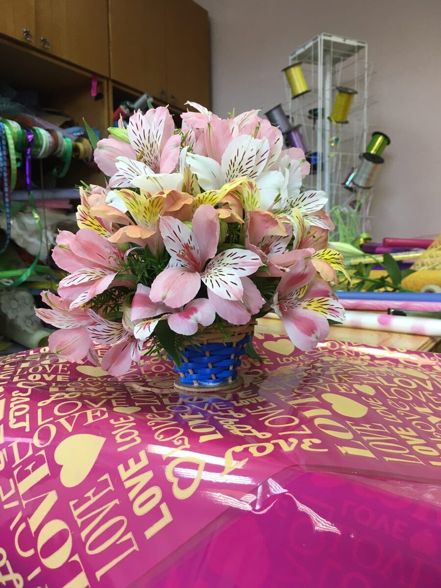 Композиция "Крылья ангела", альстромерия.