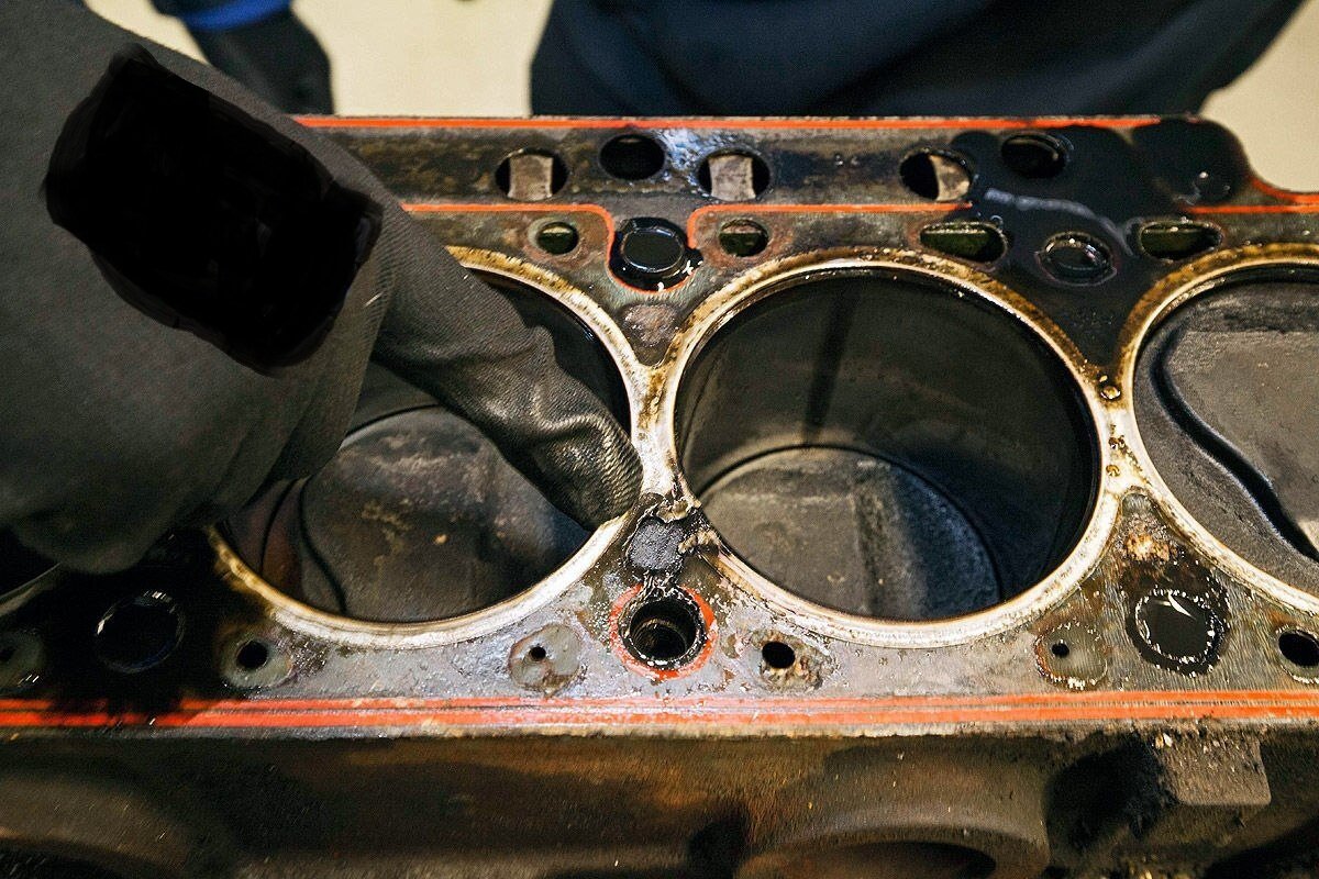Некоторые автолюбители даже не знают, что у них прогорела прокладка ГБЦ, 5 признаков этой неисправности и последствия