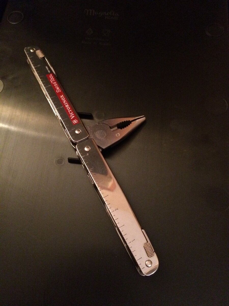 Нож Victorinox SwissTool CS Plus. Общий вид, линейка. Авторская фотография.Н