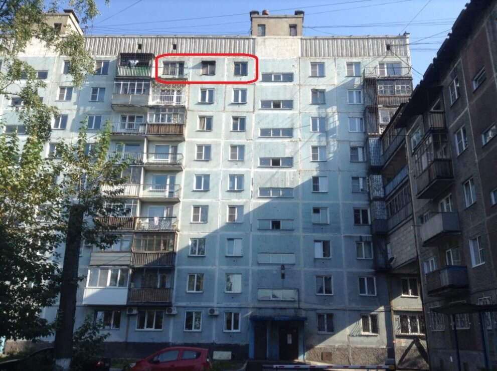 Красным кругом обозначены окна квартиры Спесивцева 