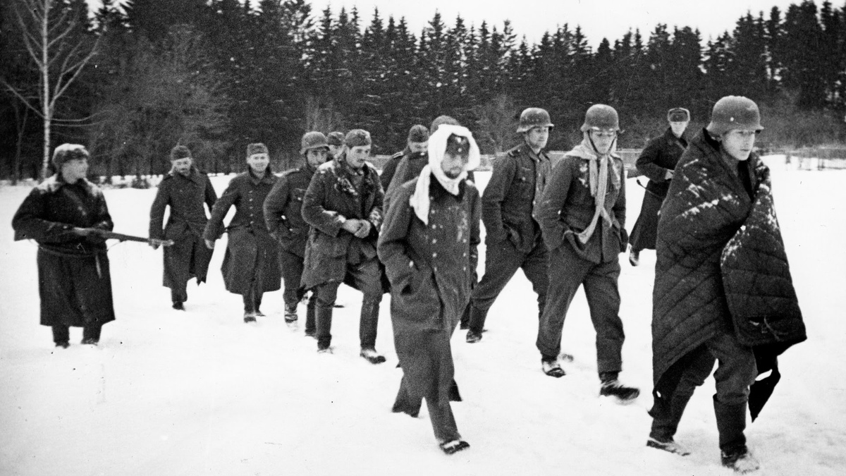 Фрагмент фильма "Разгром немецких войск под Москвой"  Илья Копалин и Леонид Варламов.