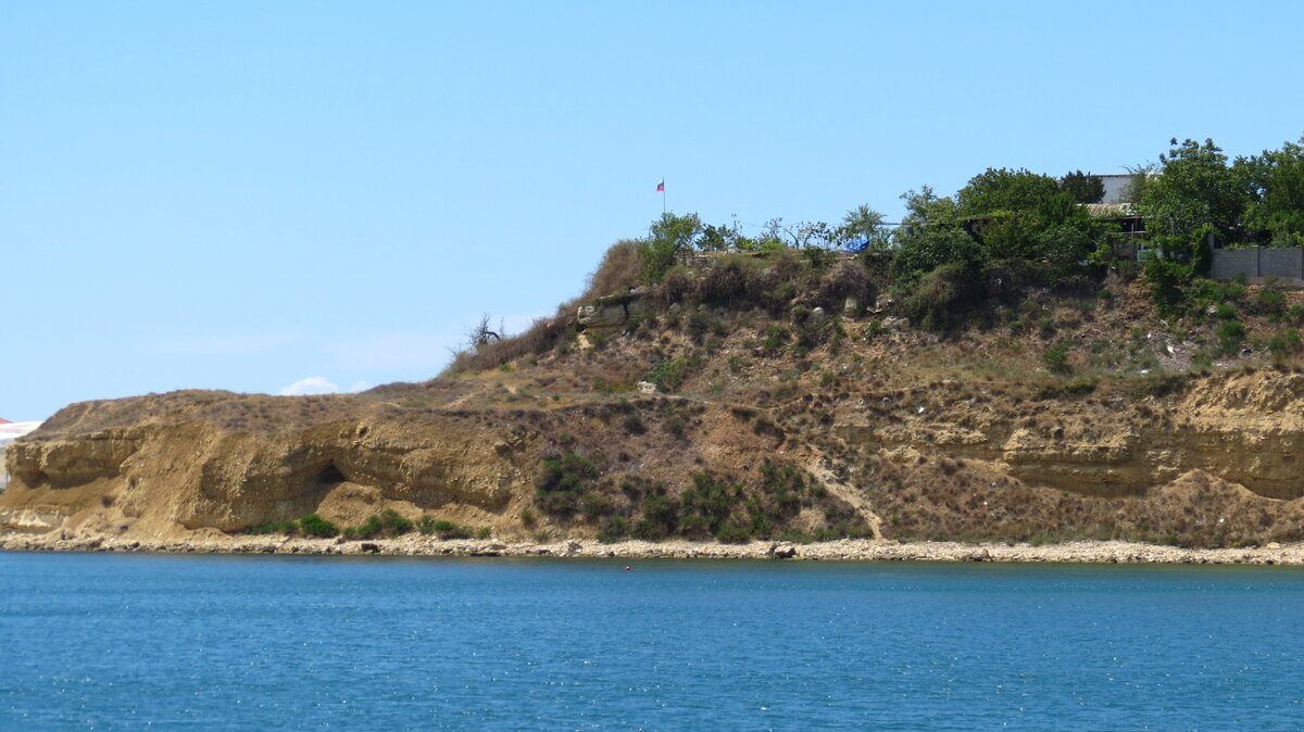 Продолжение пляжа.