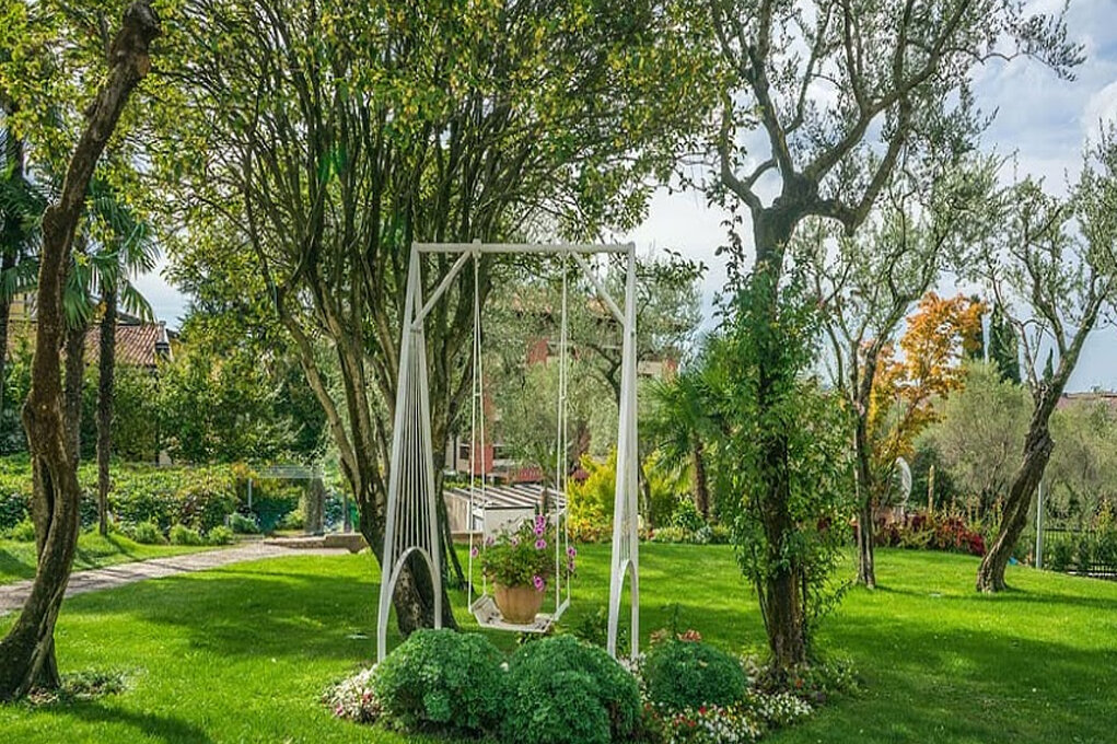  Классический итальянский сад является продолжением архитектуры здания, к которому он примыкает.