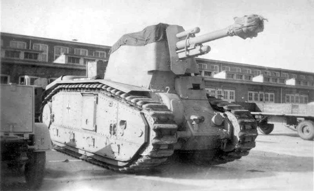 B 18 2b 5. Танк 105 lefh18b2. Французский танк 2b bis. Танк б1 бис. Тяжелый французский танк Char b1.