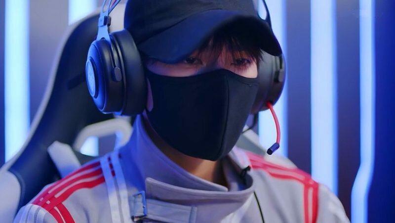 Е Сю  никогда не афишировпл себя. Его лицо никто не видел. "Только в игре я могу быть личностью" (фото из свободного доступа Яндекс картинки)