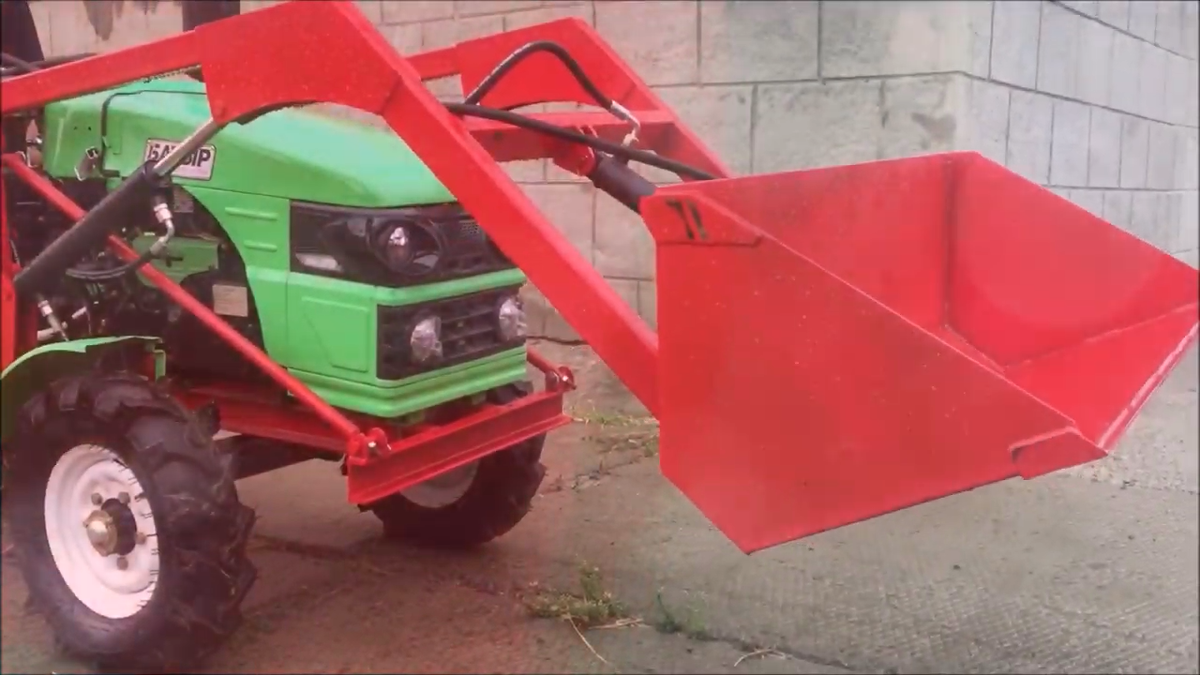 Минитрактор "Батыр ПФ - 18" с фронтальным погрузчиком