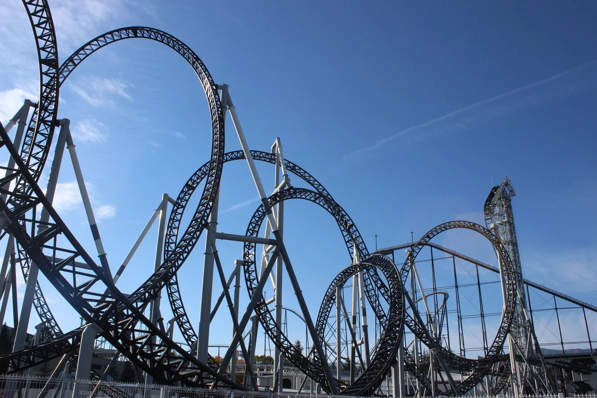 Roller coaster. Парк аттракционов Fuji q Highland.. Takabisha аттракцион Япония. Takabisha (парк Fuji-q Highland), Фудзиёсида, Япония.. Горки Такабиша: аттракцион в Японии.