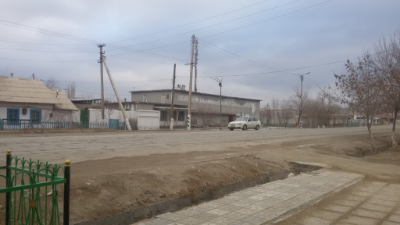 Фото из интернета. Клуб "Энергетик" в г.Тахиаташ и дом слева, где Лида жила, напротив двухэтажные дома.