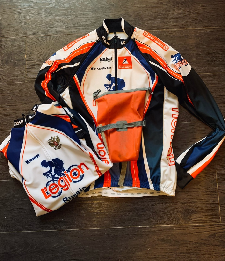 На 200 км обычно хватает маленького подседела и одной куртки