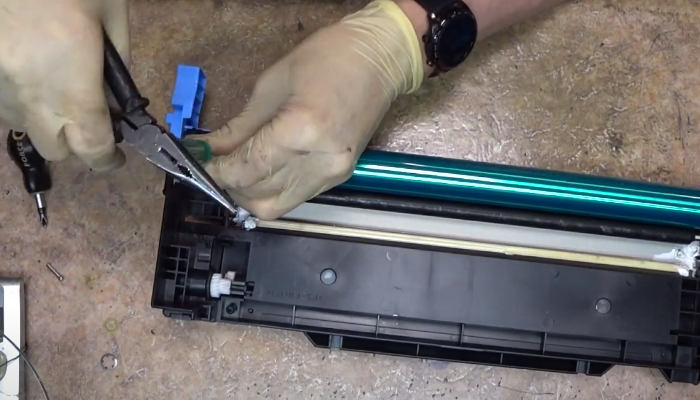 Фото 83. Второй бушинг надеваем на ось вала проявки