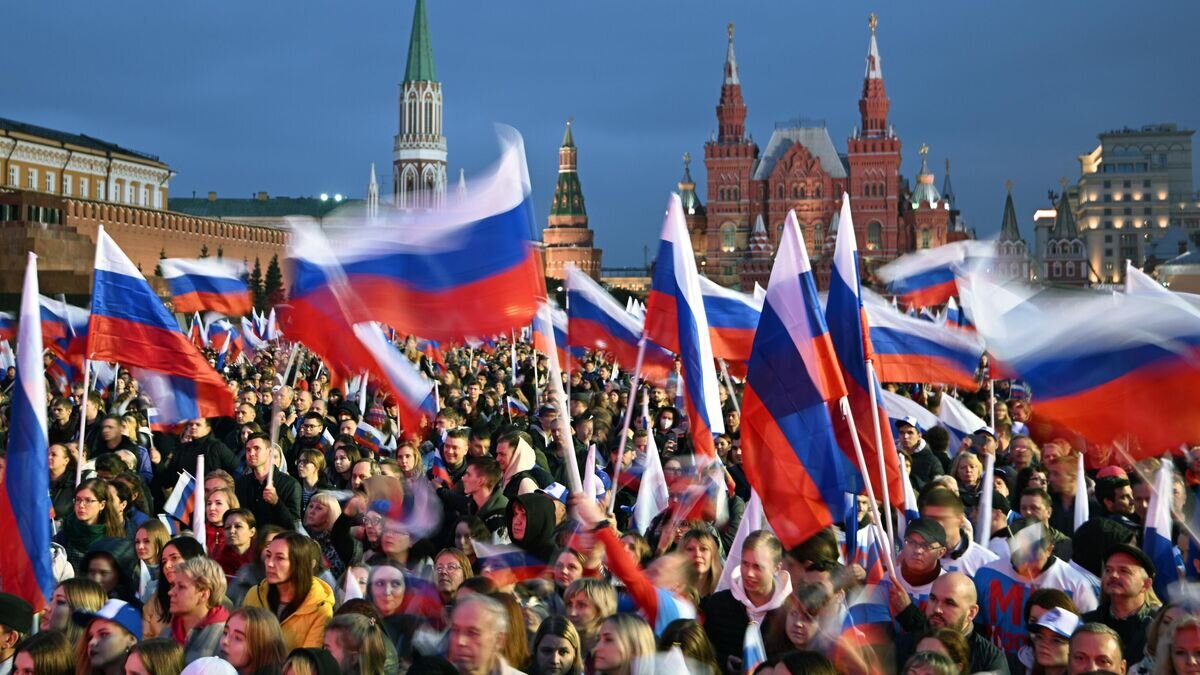 Зрители на митинге-концерте в поддержку присоединения к России ЛНР, ДНР, Херсонской и Запорожской областей на Красной площади в Москве© РИА Новости / Рамиль Ситдиков