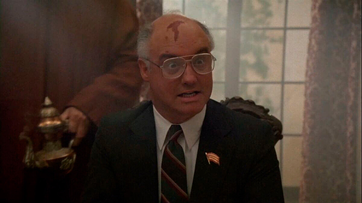 «Голый пистолет» / реж. Дэвид Цукер, 1988 год / Paramount Pictures