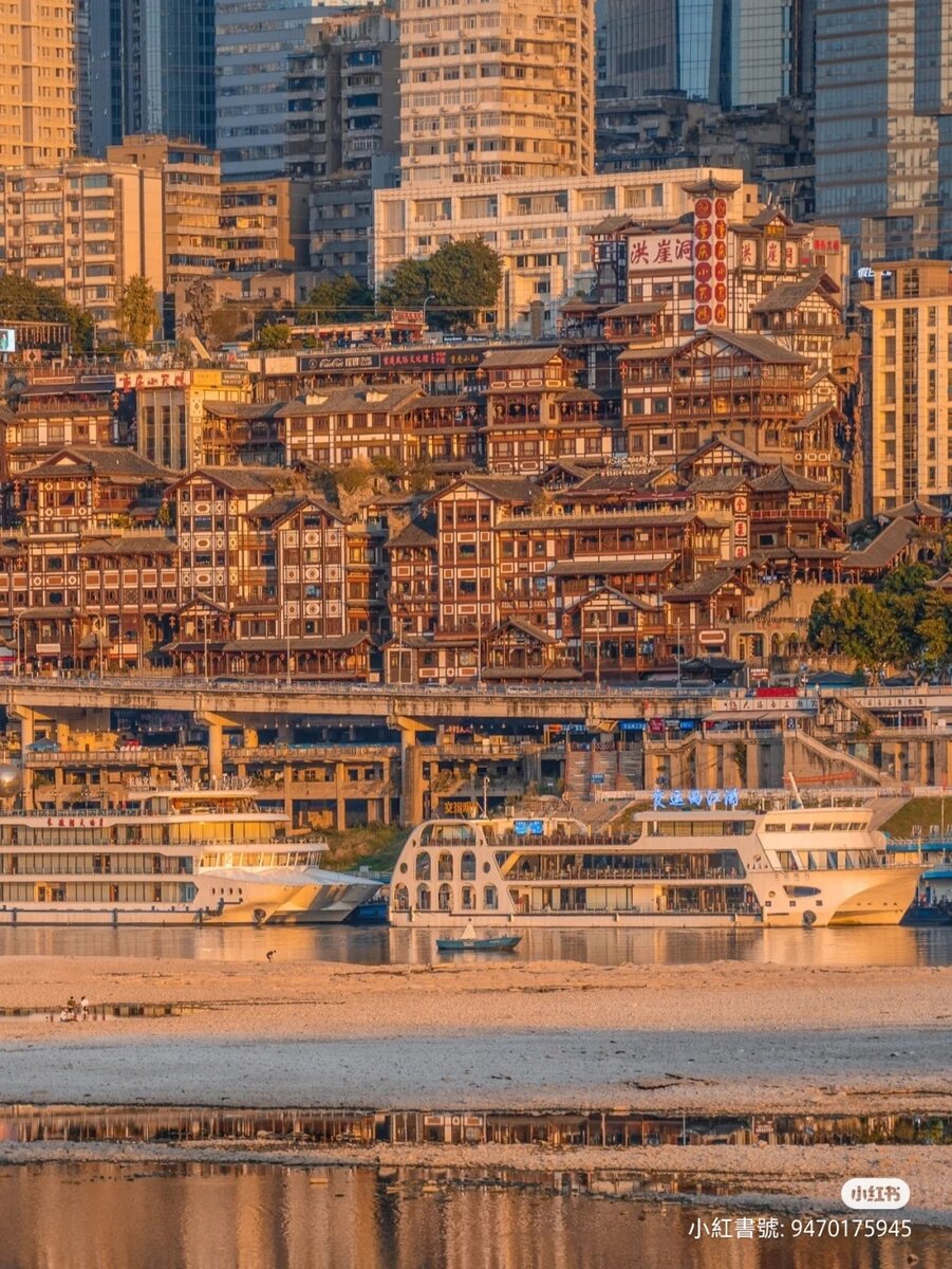 "Пещера Хунъя" днем