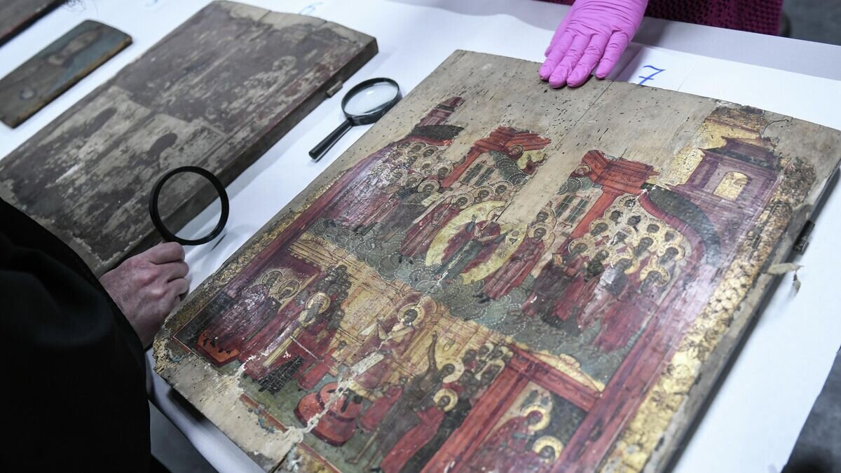    Старинные иконы, которые пытались контрабандой вывезти из недостроенного здания храма раскольнической Православной церкви Украины, в Мелитопольском государственном краеведческом музе© РИА Новости / Константин Михальчевский