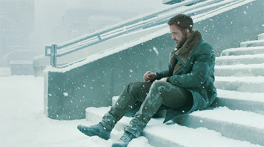 Зимний Райан Гослинг в фильме «Бегущий по лезвию 2049»