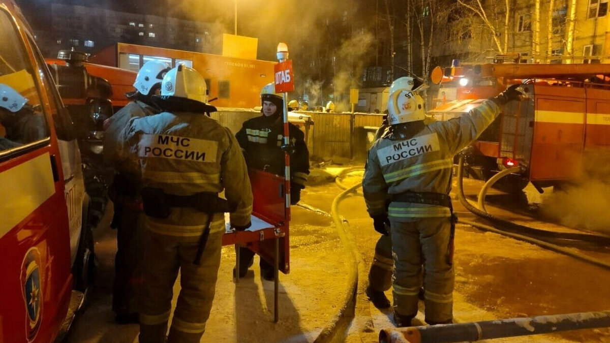     Родители одноклассников подростка и предприниматели собирают гуманитарную помощь.