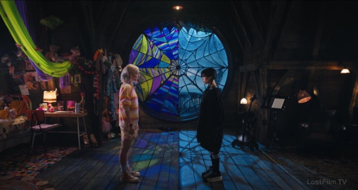 стенку бы ещё непрозрачную поставили, и отдельные входы сделали!