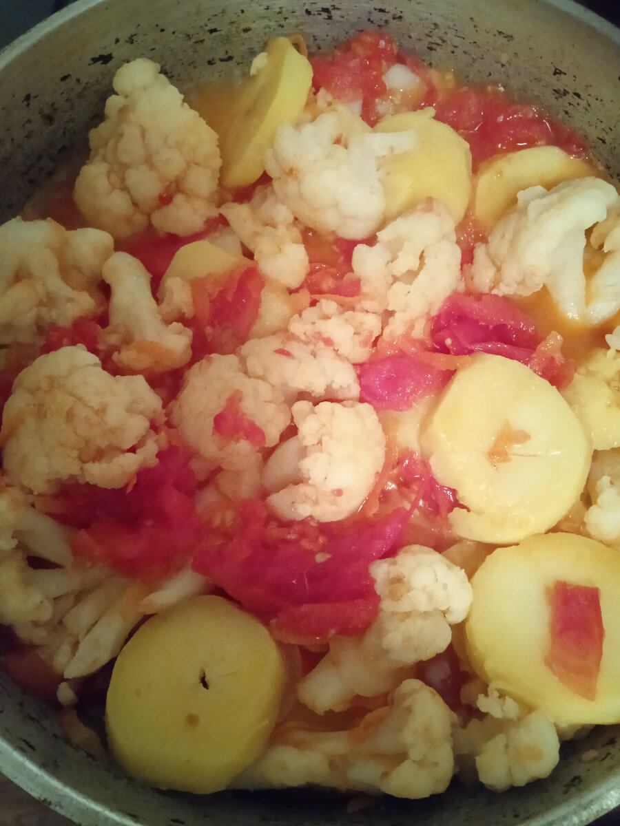 Здесь уже сверху выложен картофель. 