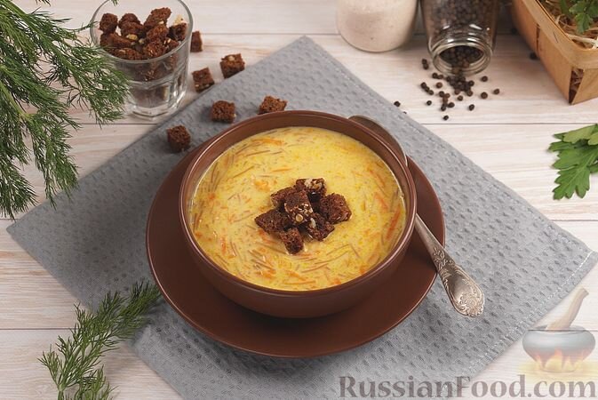 вермишель, сыр плавленый, морковь, масло растительное, соль, сухарики