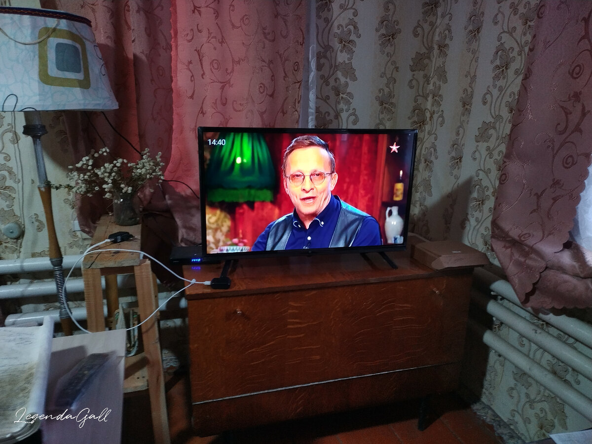 Уже показывает. Но какой-то слишком яркий. Уже чуток затемнили.