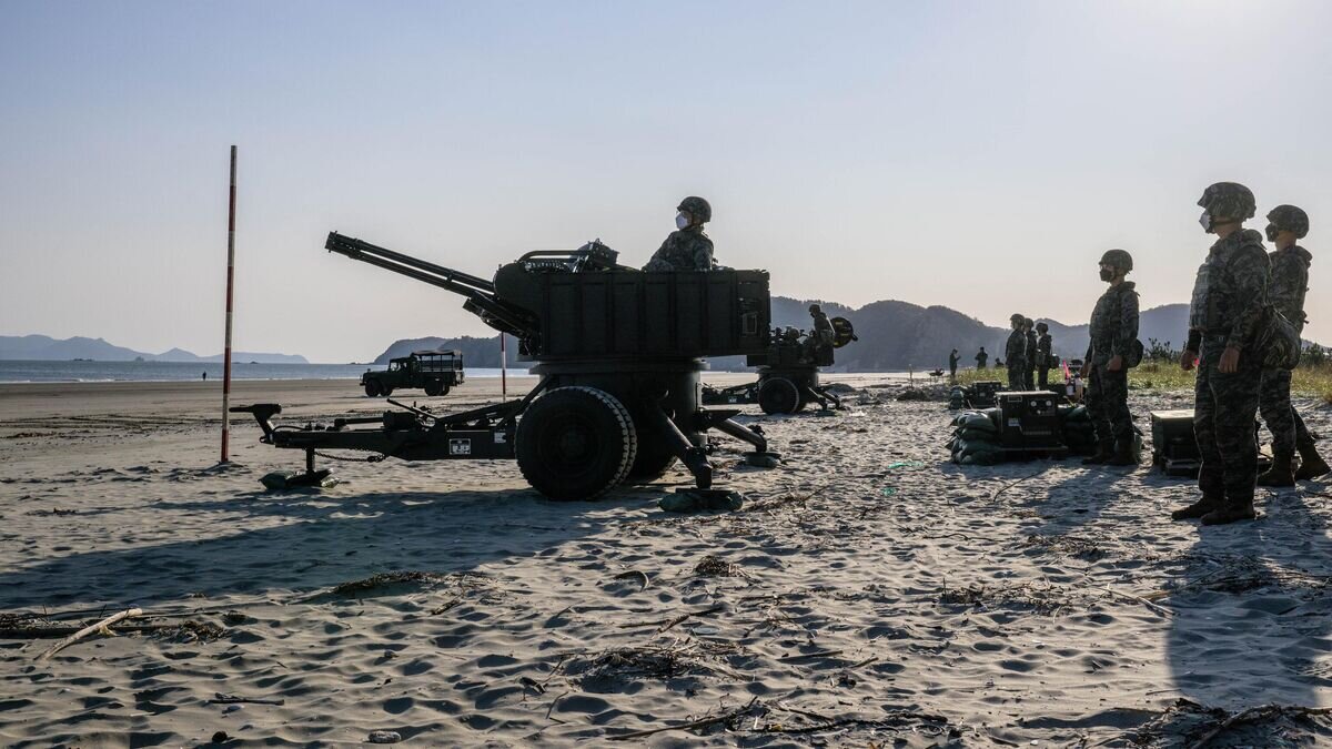    Южнокорейские военные в районе границы с КНДР© AFP 2022 / ANTHONY WALLACE