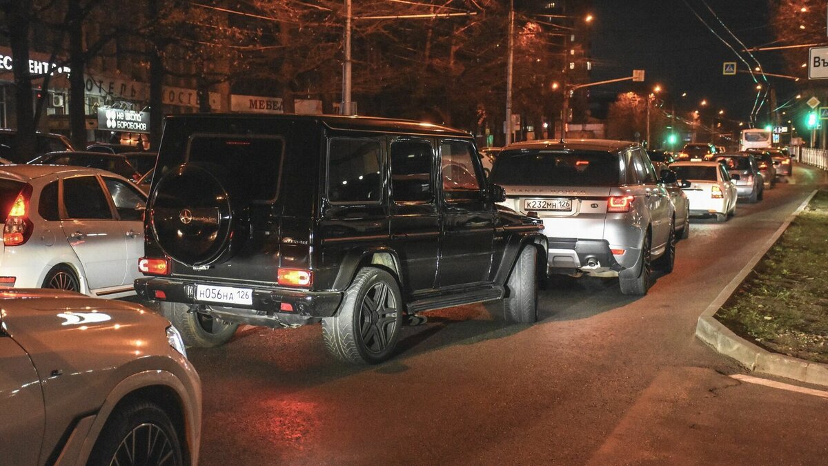     В Ростове-на-Дону появились серьезные заторы на дорогах днем во вторник, 27 декабря, говорится в одном из онлайн-сервисов.