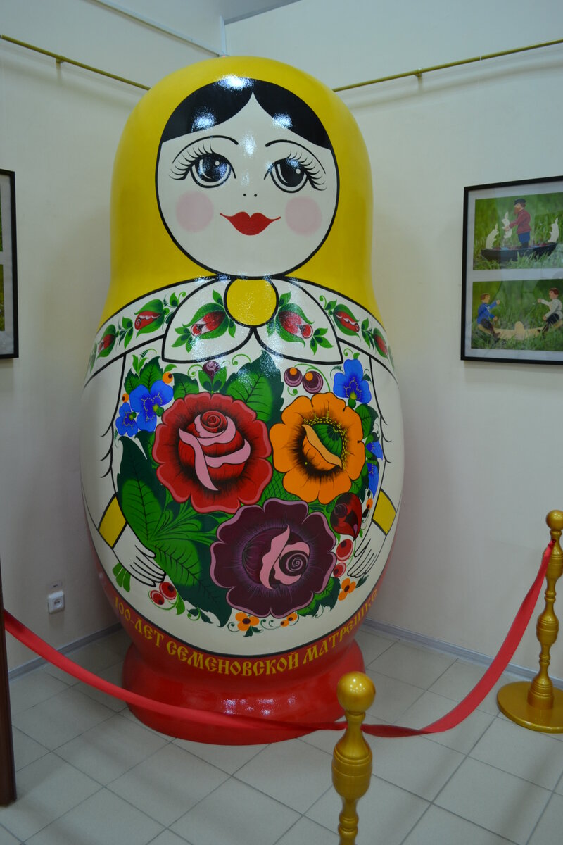 Высота матрешки составляет более 2-х метров
