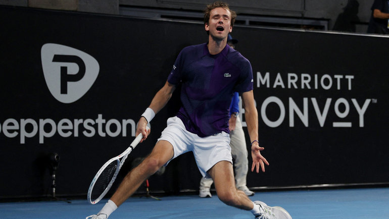    Даниил Медведев во время матча с Новаком Джоковичем.