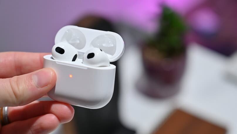      Apple разрабатывает более дешевую версию AirPods